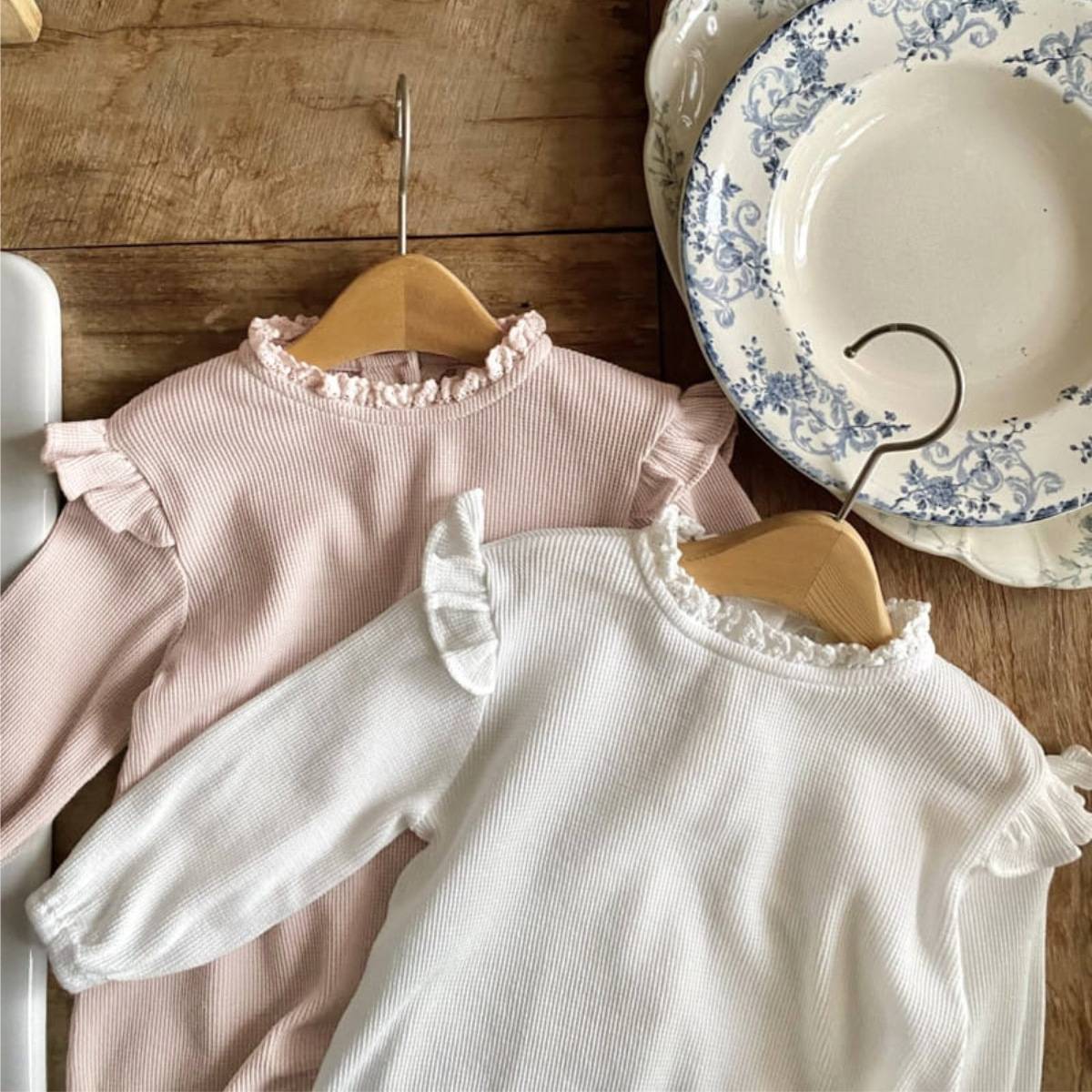 長袖ロンパース 長袖ロンパース ワッフル素材 フリルショルダー メロウフリル ボディスーツ【mh0011366】