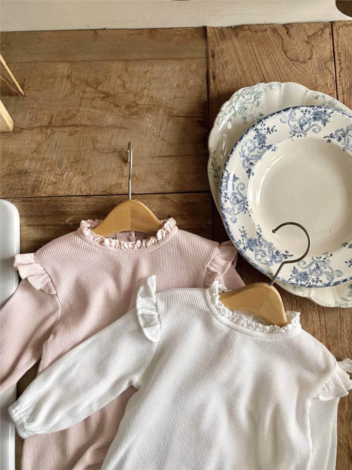 長袖ロンパース 長袖ロンパース ワッフル素材 フリルショルダー メロウフリル ボディスーツ【mh0011366】