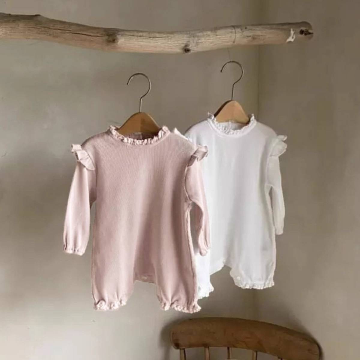 長袖ロンパース 長袖ロンパース ワッフル素材 フリルショルダー メロウフリル ボディスーツ【mh0011366】