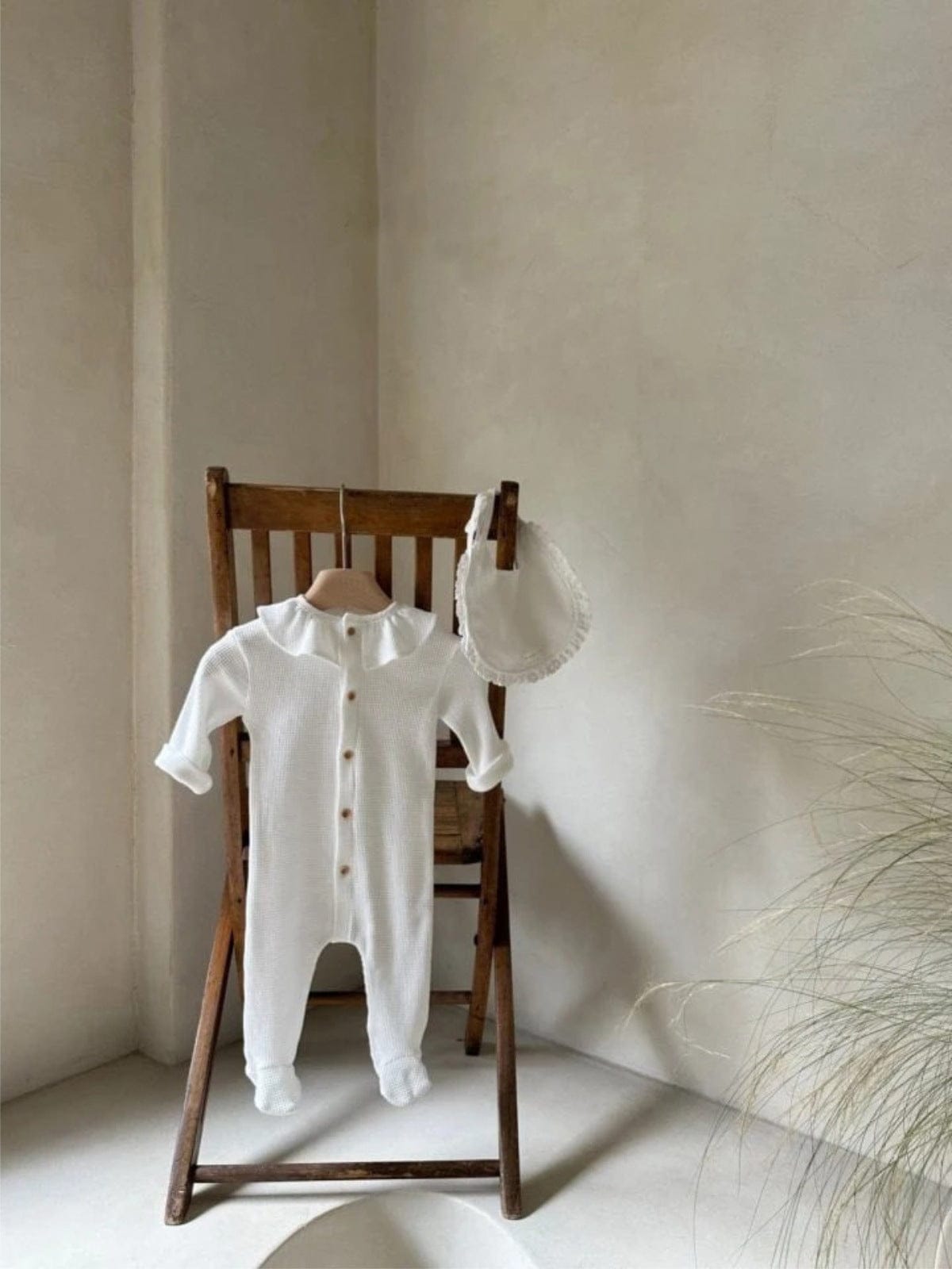 長袖ロンパース 長袖ロンパース ワッフル素材 フリル襟 前開き 足つき カバーオール【mh0011367】