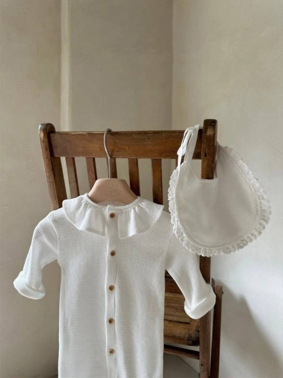 長袖ロンパース 長袖ロンパース ワッフル素材 フリル襟 前開き 足つき カバーオール【mh0011367】