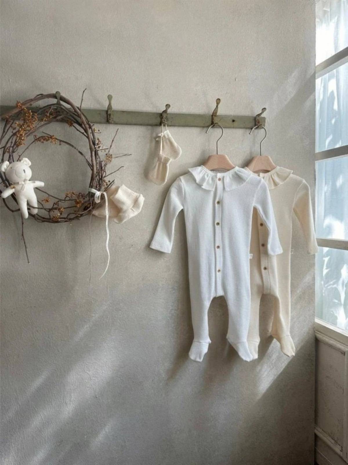 長袖ロンパース 長袖ロンパース ワッフル素材 フリル襟 前開き 足つき カバーオール【mh0011367】