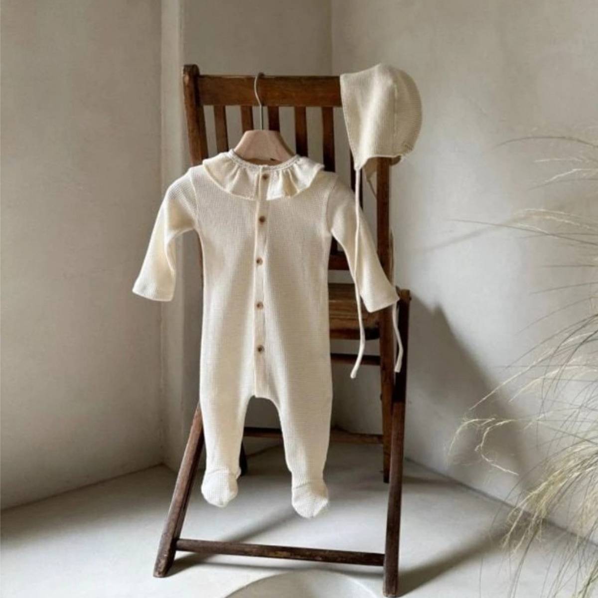 長袖ロンパース 長袖ロンパース ワッフル素材 フリル襟 前開き 足つき カバーオール【mh0011367】