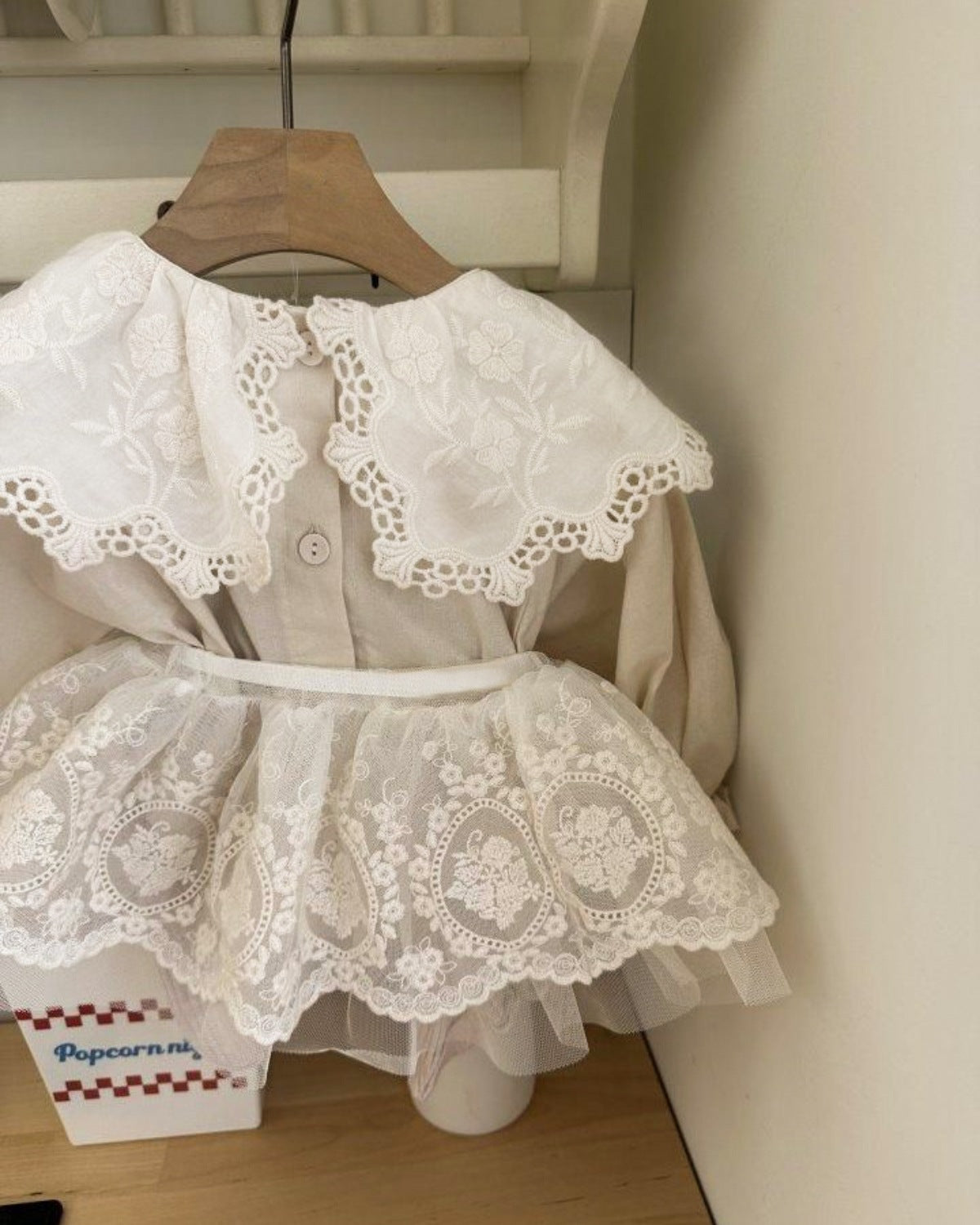 長袖ロンパース 長袖ロンパース レース襟 ボリューム袖 フロントボタン ボディスーツ【mh0011630】