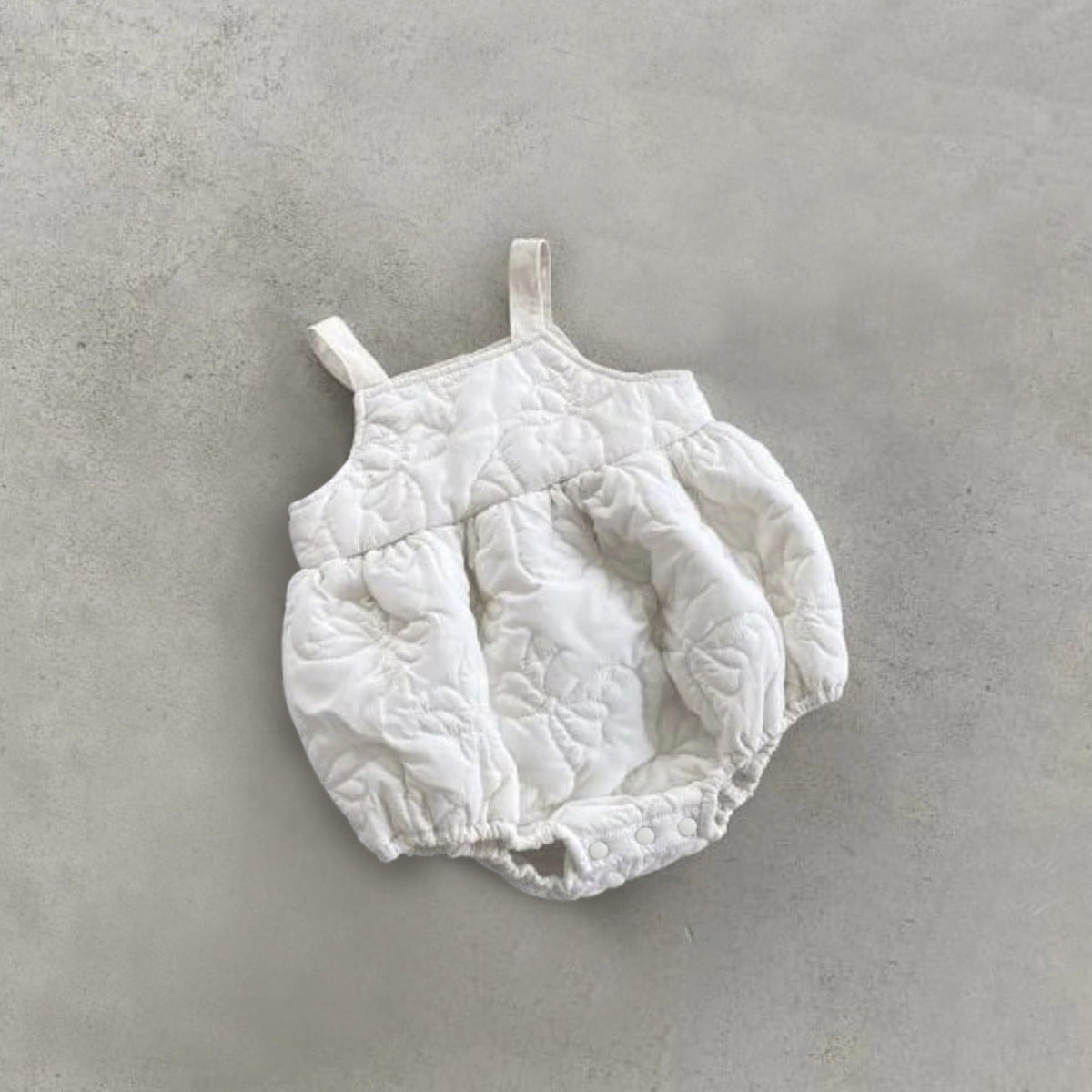 ノースリーブロンパース Milky White Jumpsuit / 66cm Bow Padded Quilting Straps Jumpsuit リボン キルティング サロペット ロンパース【mh0011939】