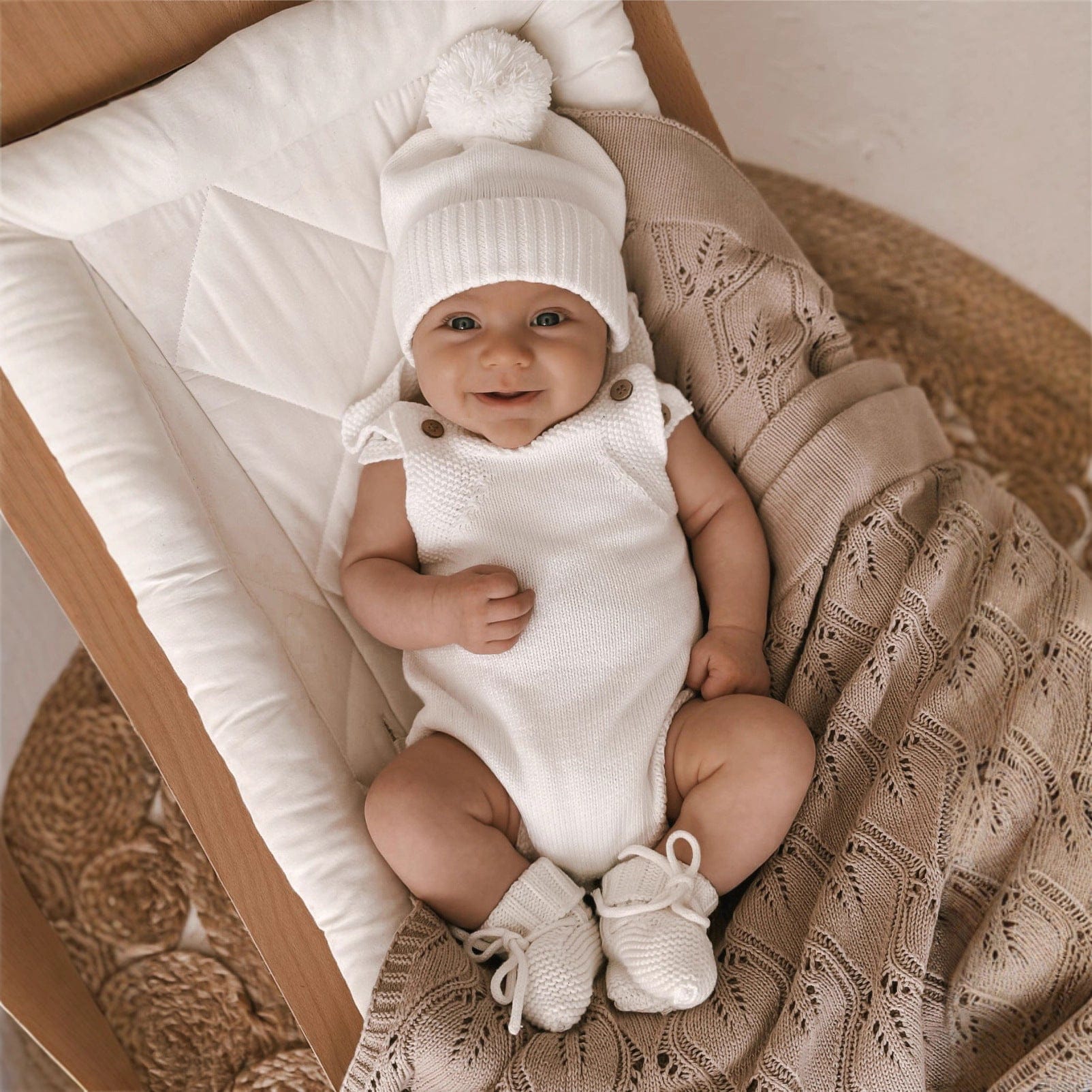 ノースリーブロンパース Milky White Set (Jumpsuit + Hat) / 66cm ニットロンパース+ボンボンニット帽子 2点セット【mh0011140】