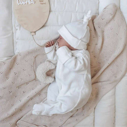 長袖ロンパース Milky White Set (Jumpsuit + Hat) / 66cm 長袖足つきロンパース | ワッフルリブ | 斜めジップくま耳帽セット【mh0011499】