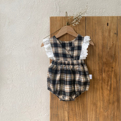 ノースリーブロンパース Navy checkered sleeveless jumpsuit / 66cm ベビーロンパース チェックショルダーレースフリルノースリーブボディスーツ【mh0009037】