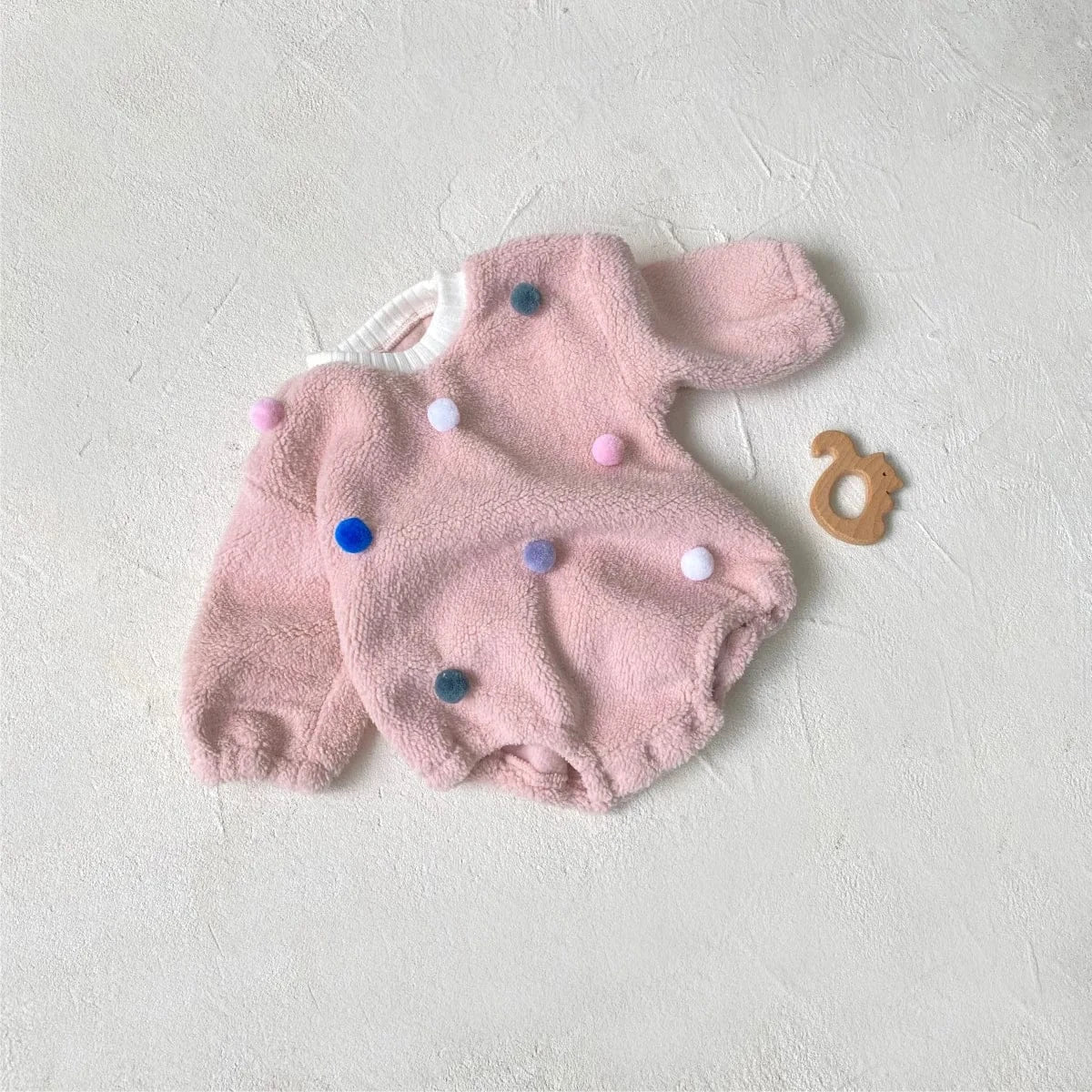 長袖ロンパース Pink / 6M  66CM ベビーロンパース カラフルぽんぽんボアフリース長袖ボディスーツ【mh0008146】