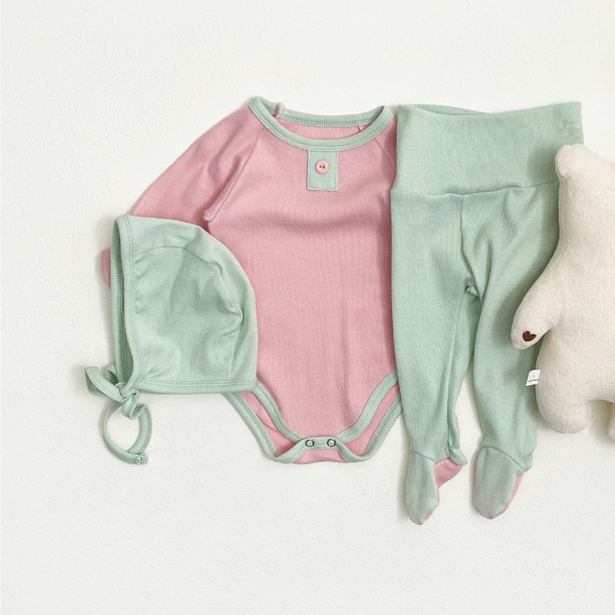 ロンパースセットアップ Pink and Green 3-Piece Set (Jumpsuit + High-Waisted Pants + Hat) / 66cm バイカラー長袖ロンパース+足付きレギンスパンツ+ボンネット帽子セット【mh0010604】