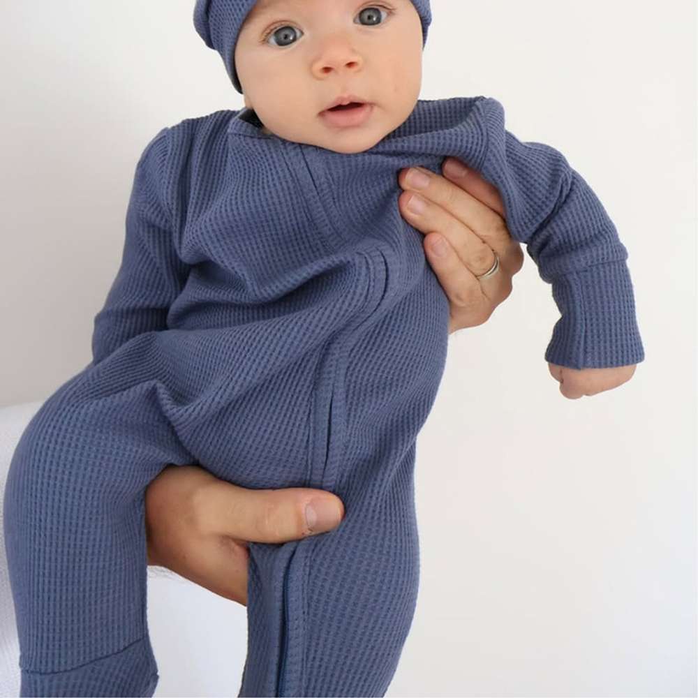 長袖ロンパース Sapphire Blue Jumpsuit / 66cm 長袖足つきロンパース | ワッフルリブ | 斜めジップくま耳帽セット【mh0011499】