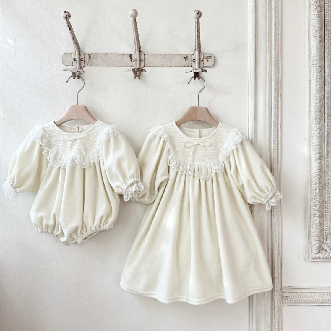 長袖ロンパース Velvet Lace Bow Jumpsuit パフスリーブ ベロア ロンパース【mh0011636】