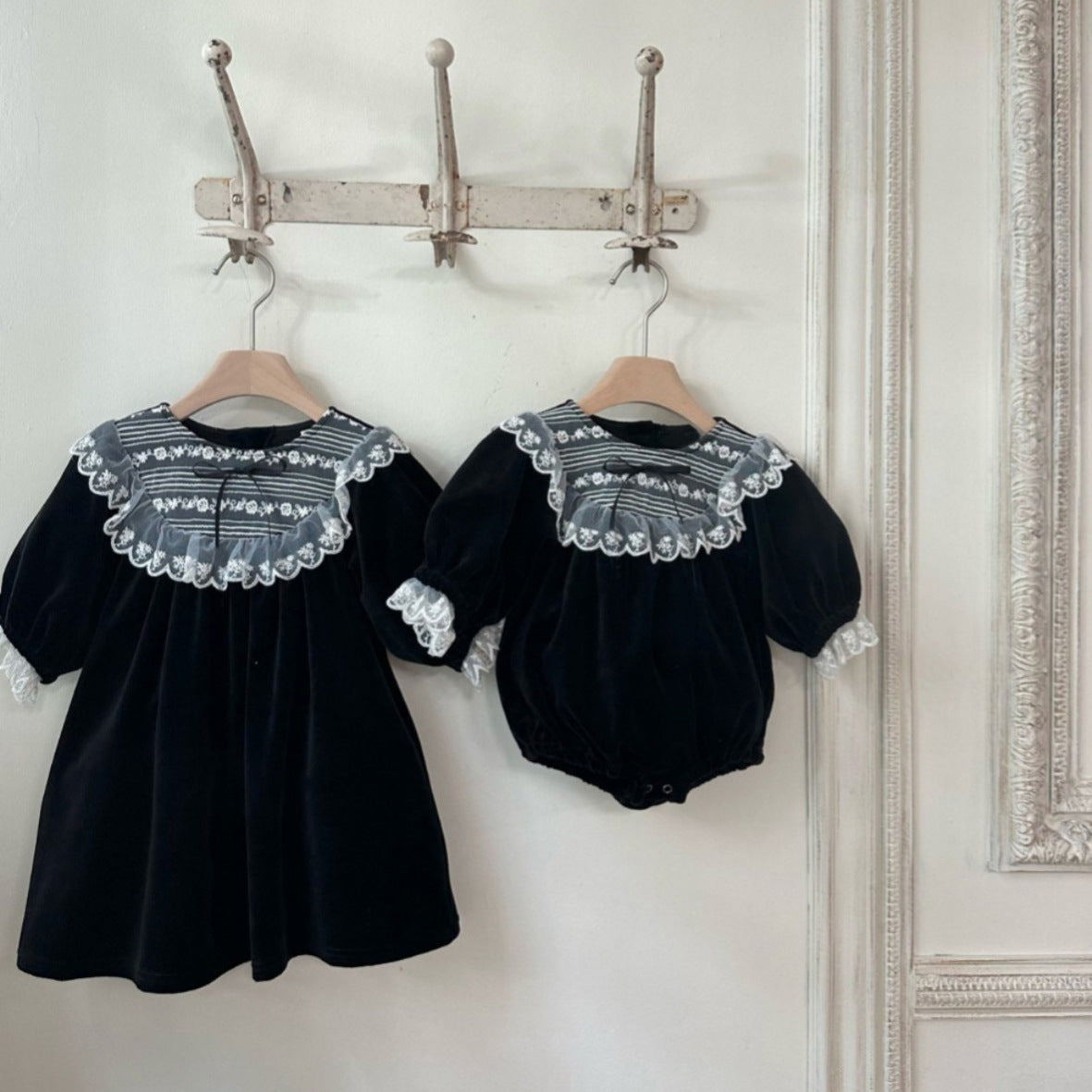 長袖ロンパース Velvet Lace Bow Jumpsuit パフスリーブ ベロア ロンパース【mh0011636】