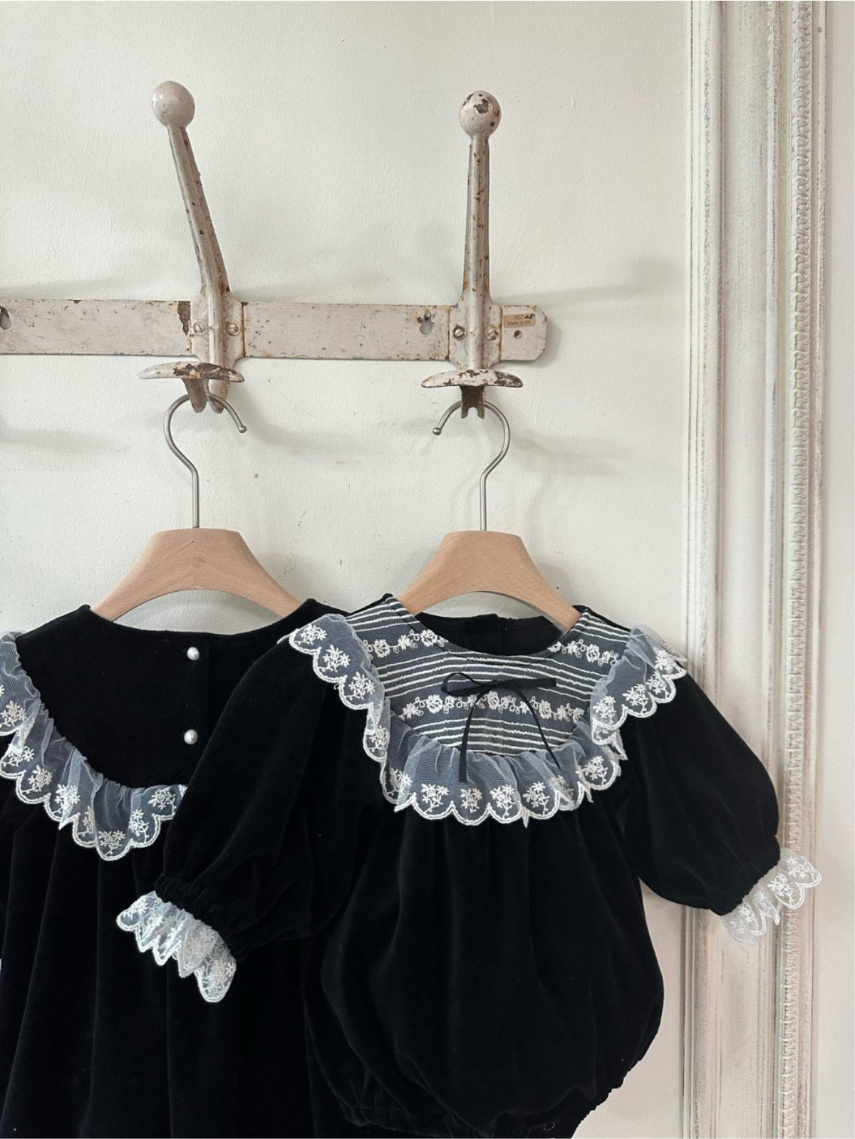 長袖ロンパース Velvet Lace Bow Jumpsuit パフスリーブ ベロア ロンパース【mh0011636】