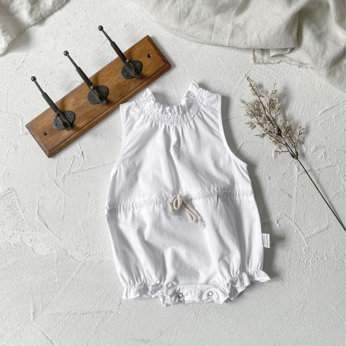 ノースリーブロンパース White / 66cm 0-6m ベビーロンパース ノースリーブウエストマークボディスーツ フラワー花柄プリント 2カラー【mh0005298】