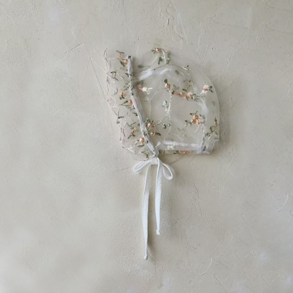 半袖ワンピース White hat / One Size 刺繍フラワーチュールフリルスリーブワンピース+レース刺繍ボンネット帽子セット【mh0010206】