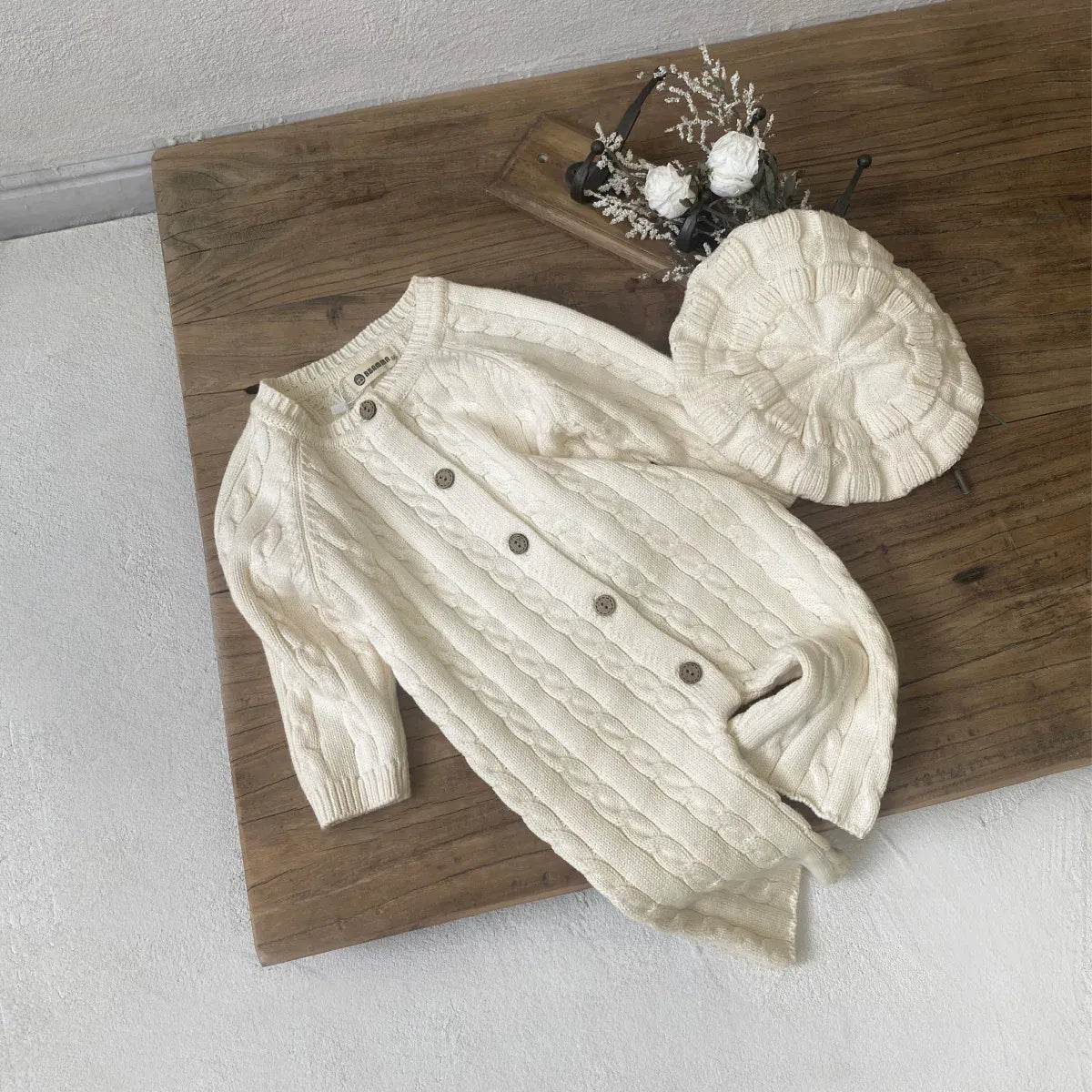 長袖ロンパース white set / 6M  66CM ベビージャンプスーツ+帽子セット アランニットケーブル編み長袖ロンパース+ニットベレー帽【mh0008730】
