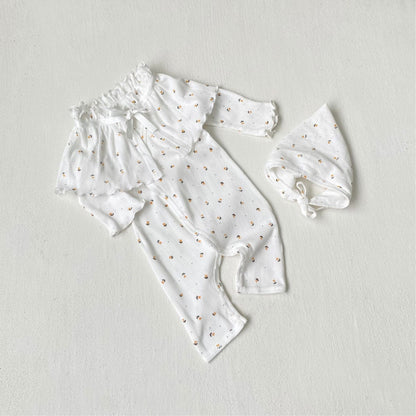 ロンパースセットアップ White three-piece set (jumpsuit + shawl + hat) / 66cm ベビーセットアップ 3点セット 長袖コンビ肌着+ボンネット帽子+フリルショール【mh0009100】