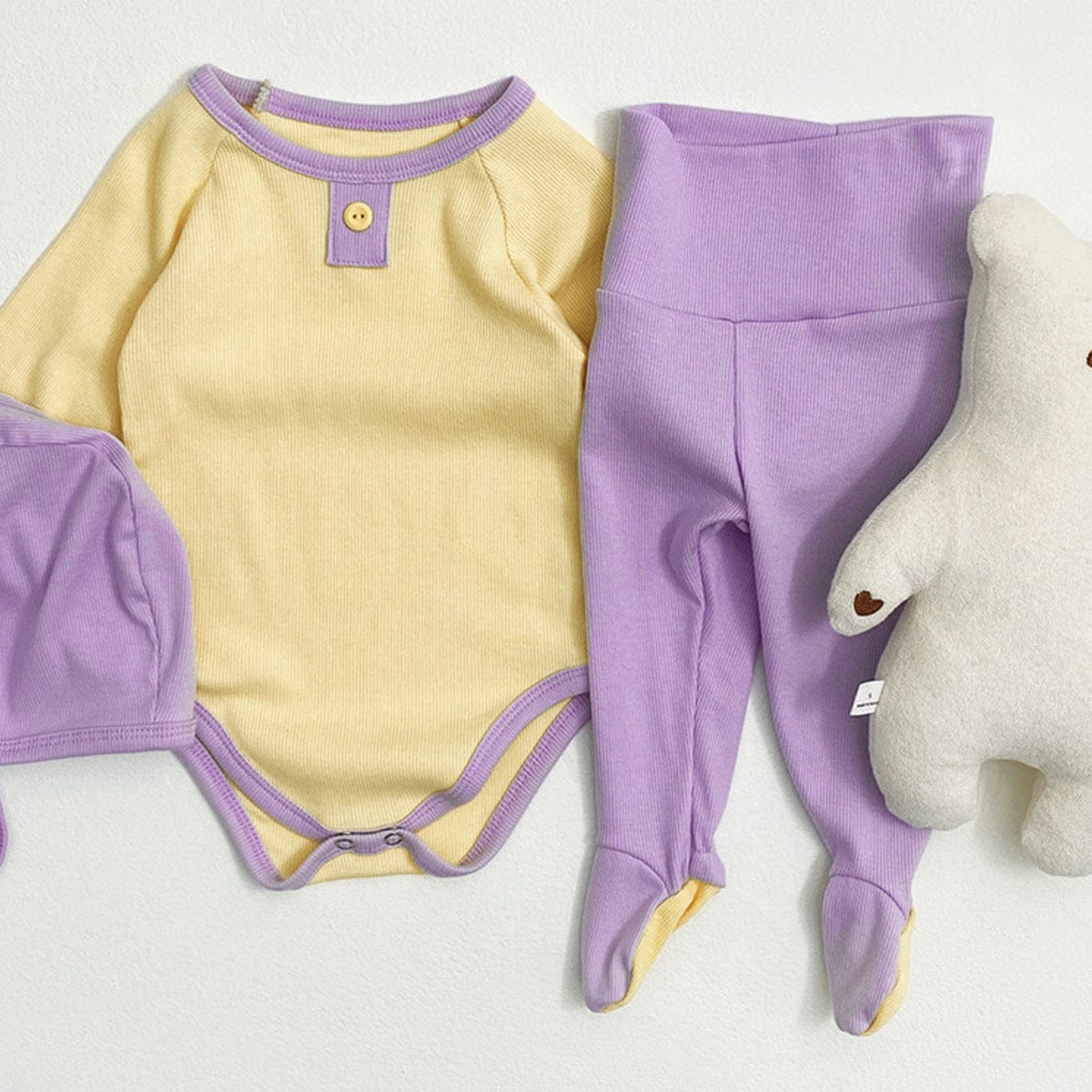 ロンパースセットアップ Yellow and Purple Two-Piece Set (Jumpsuit + High-Waisted Pants) / 66cm バイカラー長袖ロンパース+足付きレギンスパンツ+ボンネット帽子セット【mh0010604】