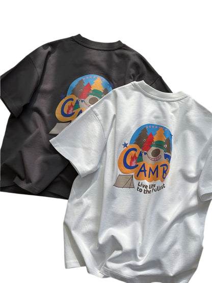 白とダークグレーの半袖Tシャツ、前面にキャンプ柄プリント2枚