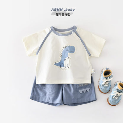 恐竜刺繍のベビー半袖Tシャツ＆ショートパンツセット、上下一体