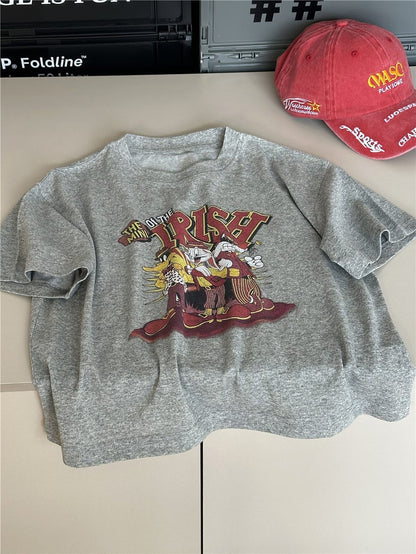 ライトグレー半袖Tシャツ、フロントにカートゥーン風キャラクタープリント