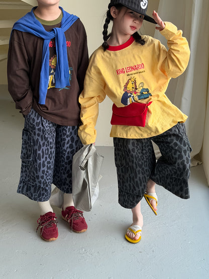 イエロー＆ブルーのキャラクタープリントルーズ長袖Tシャツ、前面