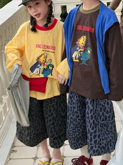 イエロー＆ブルーのキャラクタープリントルーズ長袖Tシャツ、前面アップ