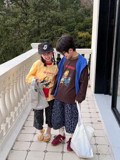 イエロー＆ブルーのキャラクタープリントルーズ長袖Tシャツ（前面）