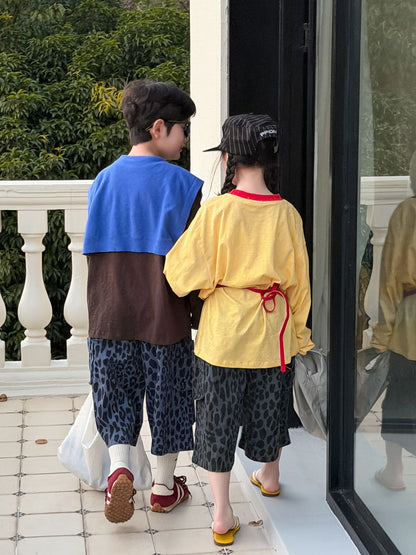子ども用ルーズフィット長袖Tシャツ（イエロー/ブラウン）背面、ゆったりシルエット