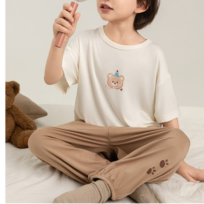 生成りTシャツとコーヒー色パンツの上下セット、くま柄プリント