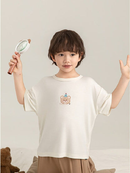 キッズ用ルームウェアセット 白の半袖Tシャツ、くま風ワンポイントプリント、茶色パンツ
