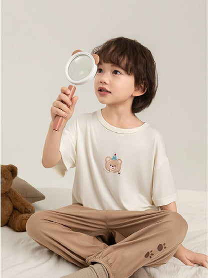 子ども用ルームウェア上下セット：白T×ブラウンパンツ、くまのプリント
