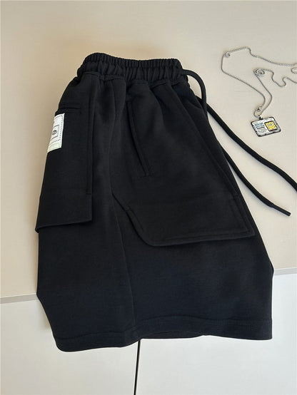 黒のスウェットハーフパンツ、幅広ウエストゴムと2つの前ポケット