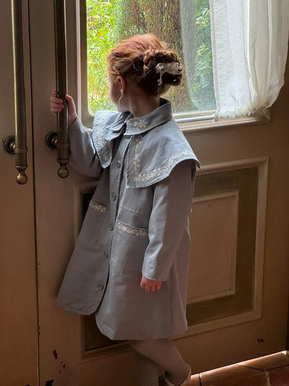 ショートコート・ジャケット・ジャンパー 刺繍ビッグカラーAラインコート ミドル丈クラシカル【mh0011215】