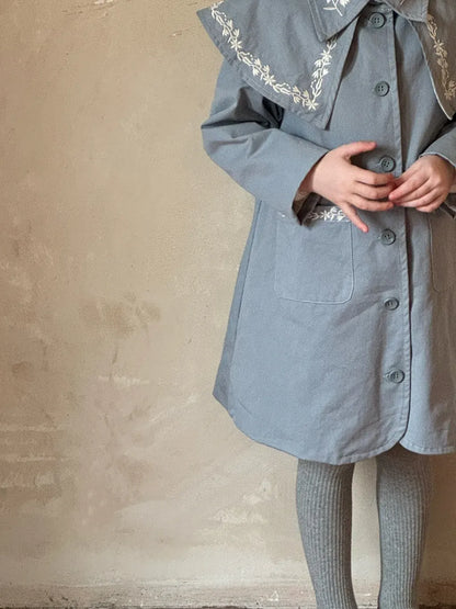 ショートコート・ジャケット・ジャンパー 刺繍ビッグカラーAラインコート ミドル丈クラシカル【mh0011215】