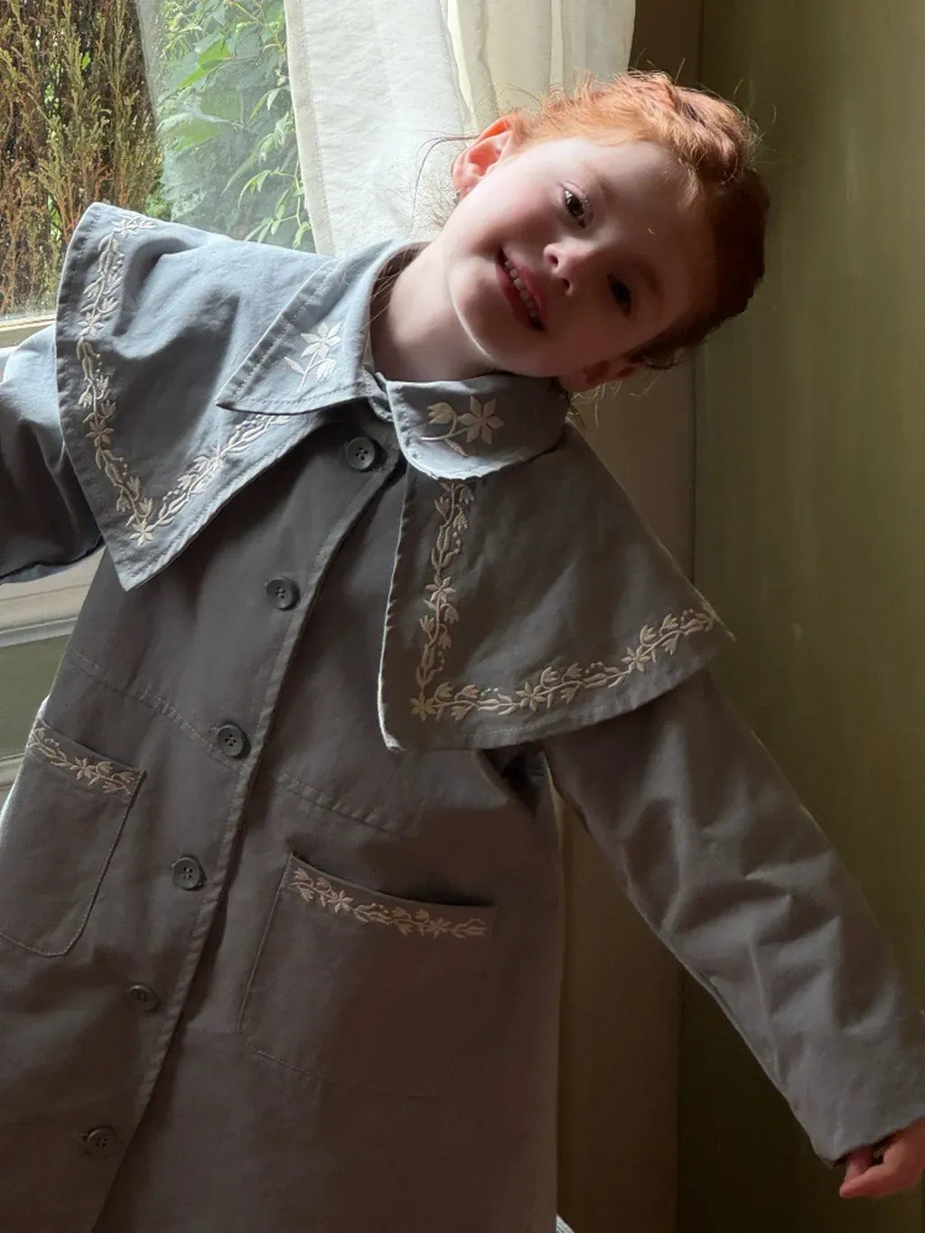 ショートコート・ジャケット・ジャンパー 刺繍ビッグカラーAラインコート ミドル丈クラシカル【mh0011215】