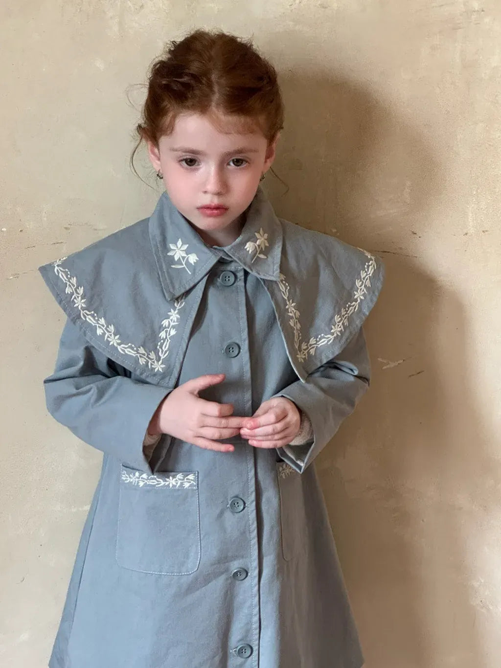 ショートコート・ジャケット・ジャンパー 刺繍ビッグカラーAラインコート ミドル丈クラシカル【mh0011215】