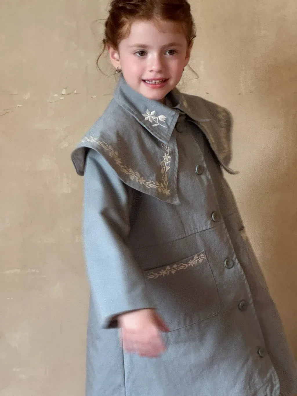 ショートコート・ジャケット・ジャンパー 刺繍ビッグカラーAラインコート ミドル丈クラシカル【mh0011215】