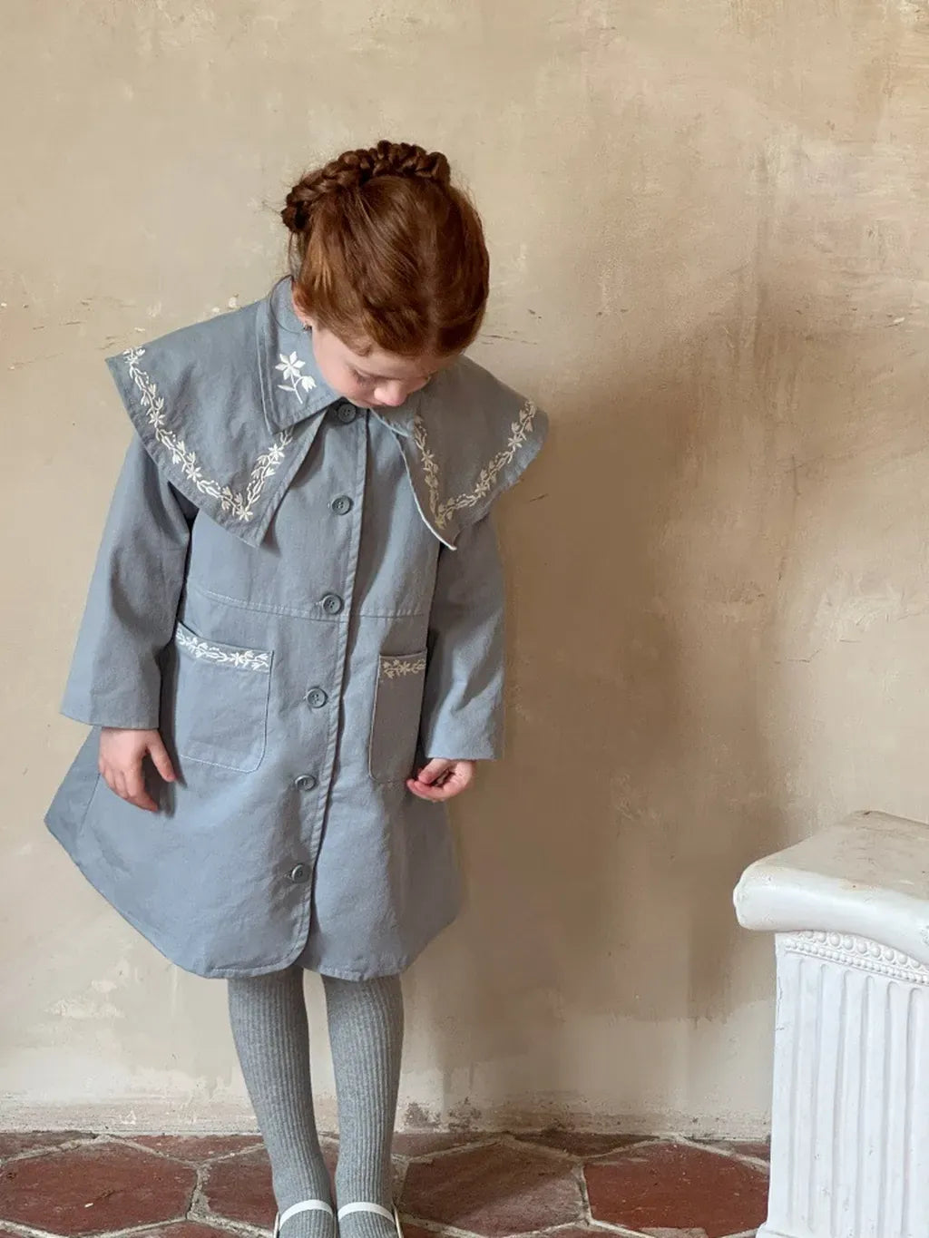 ショートコート・ジャケット・ジャンパー 刺繍ビッグカラーAラインコート ミドル丈クラシカル【mh0011215】