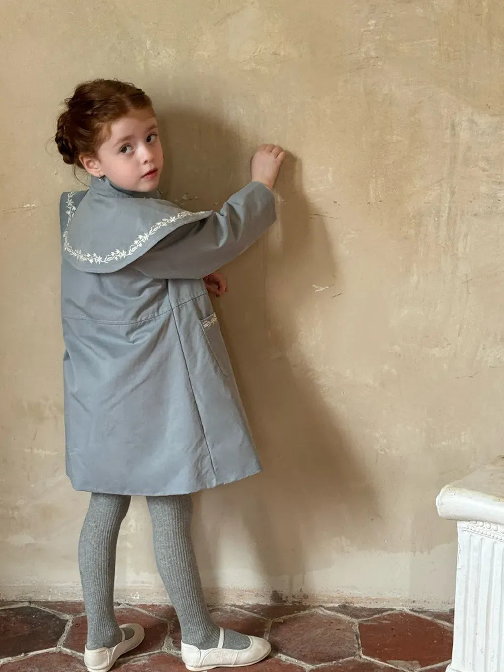 ショートコート・ジャケット・ジャンパー 刺繍ビッグカラーAラインコート ミドル丈クラシカル【mh0011215】