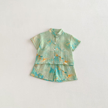 グリーン地に花柄の半袖トップとフリルショートの2点セット、全体正面