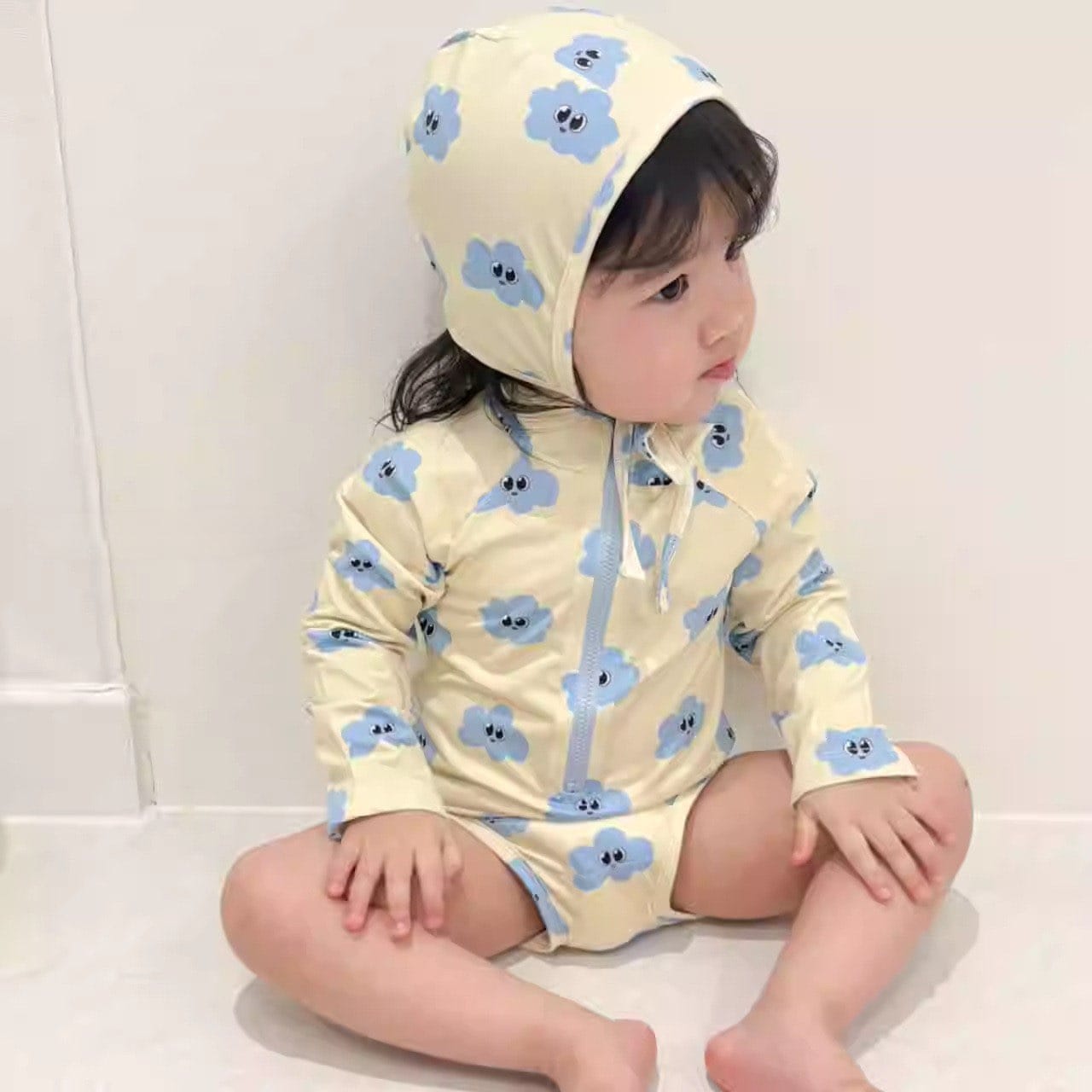 Cloud Graphics Zip Swimsuit 長袖ワンピース水着 スイムキャップセット【mh0012927】 yi nian ni ベビー用水着