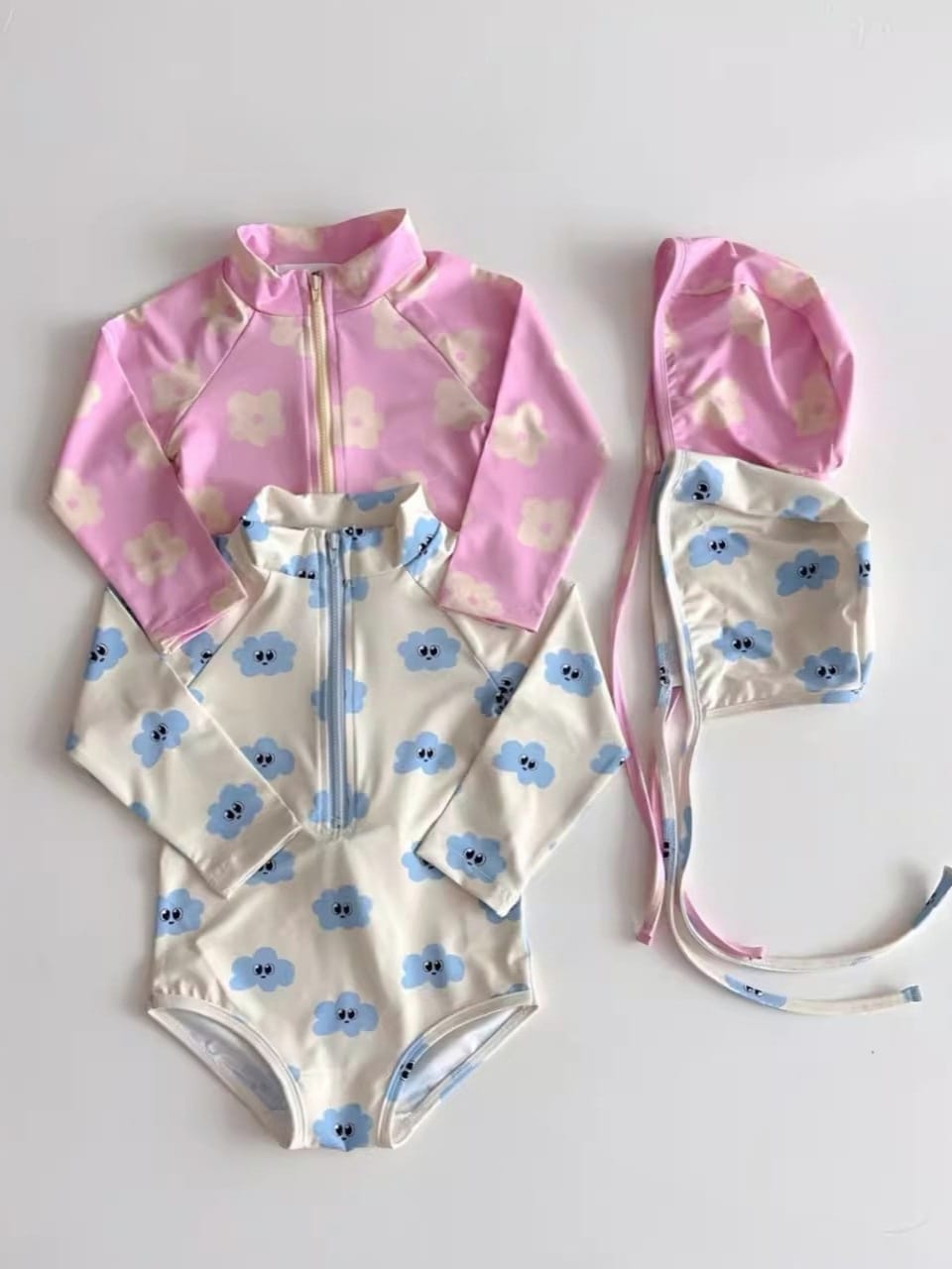 Cloud Graphics Zip Swimsuit 長袖ワンピース水着 スイムキャップセット【mh0012927】 yi nian ni ベビー用水着