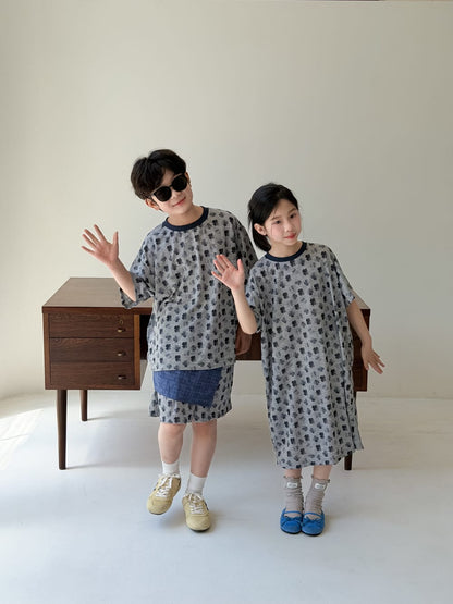 クローバー柄の子ども半袖トップ＆ハーフパンツと半袖ワンピース