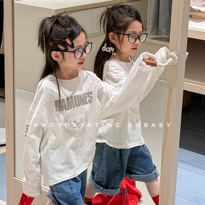 長袖Tシャツ（ホワイト）胸にロゴとエンブレムのプリント