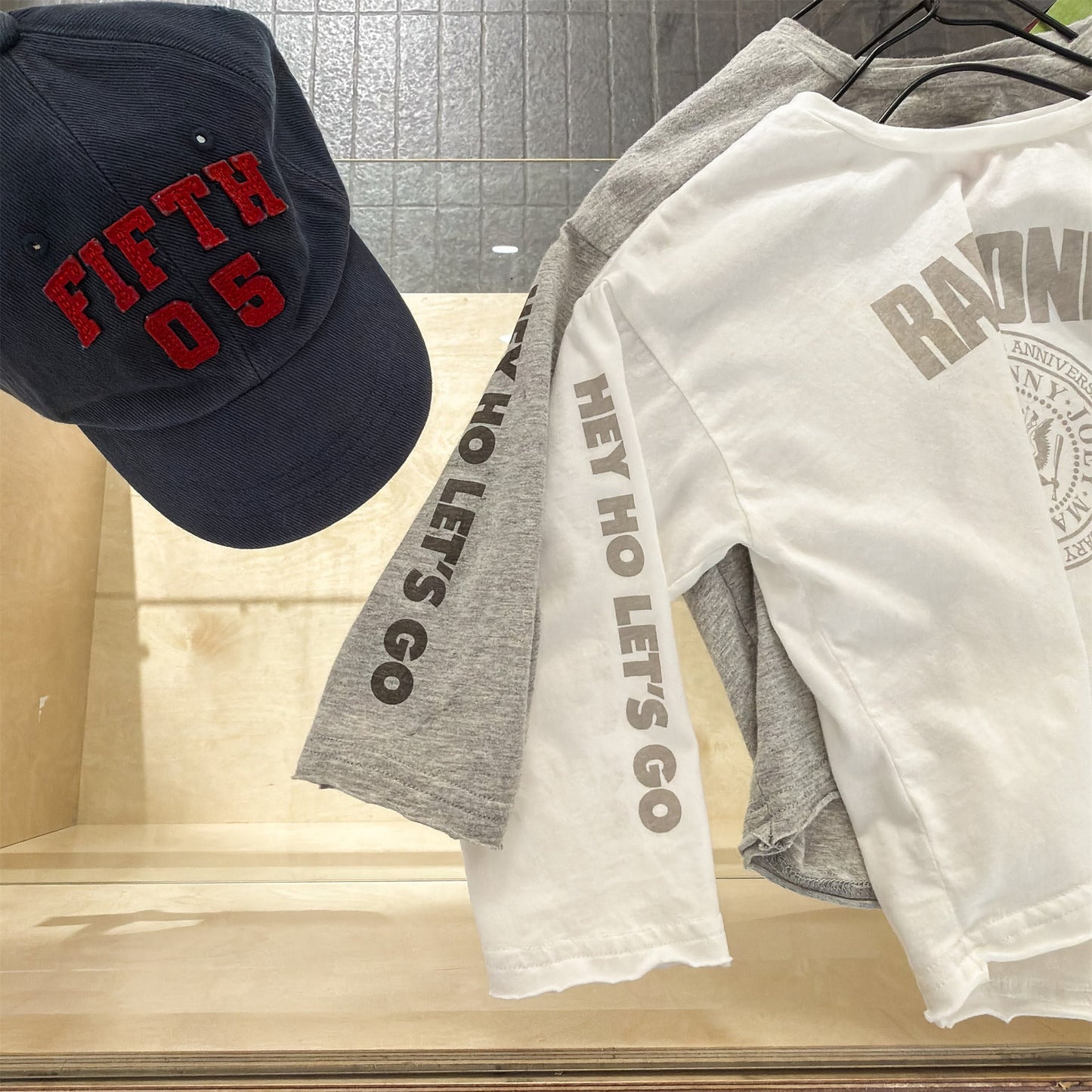 College Graphic Long Sleeve Top カレッジロゴ プリント 長袖 Tシャツ【mh0012473】 ADbaby 長袖Tシャツ