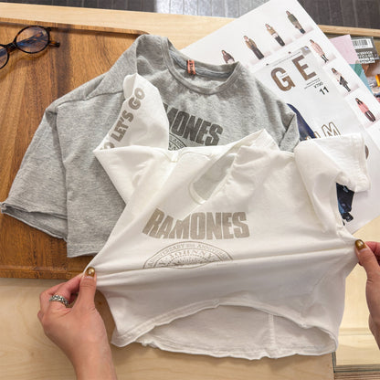 カレッジロゴ長袖Tシャツ（グレー）フロントにプリント、丸首