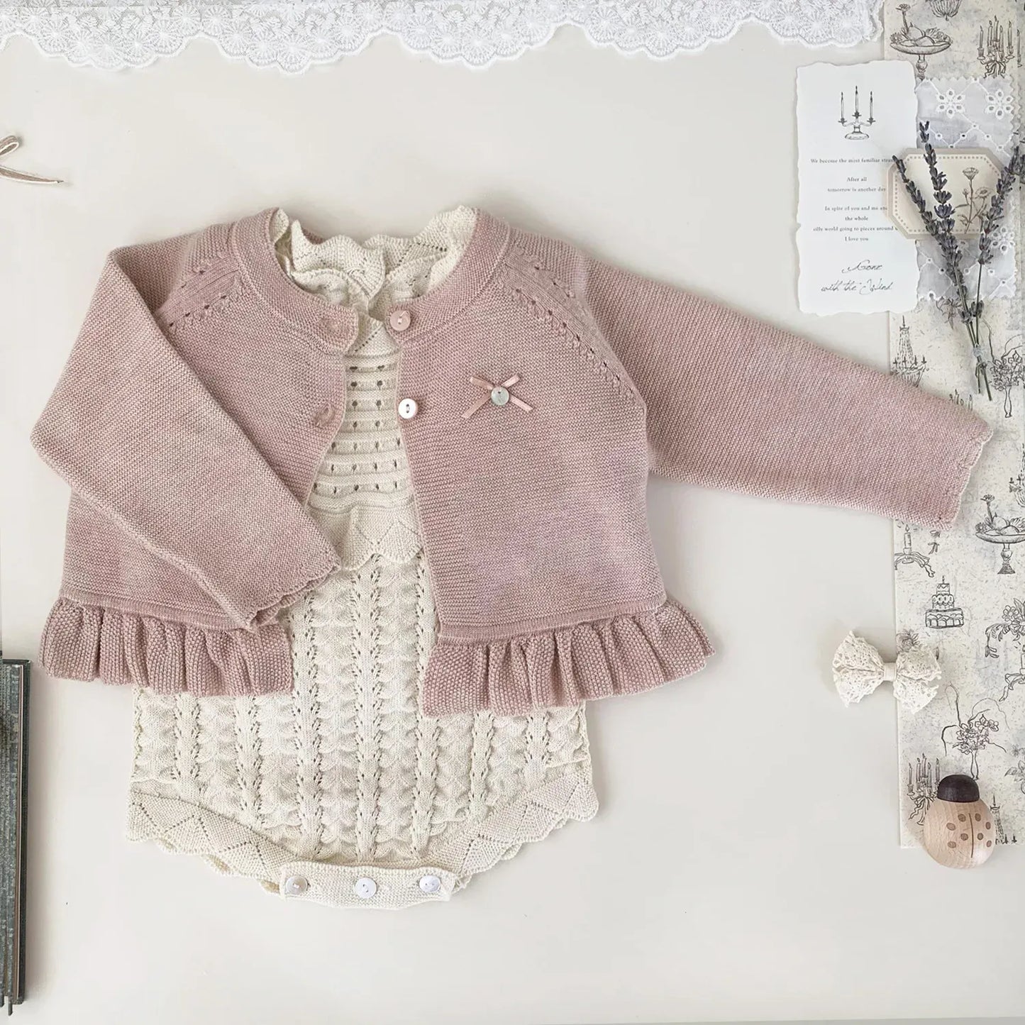 長袖ロンパース ベビーロンパース フリルショールレースニット長袖ボディスーツ