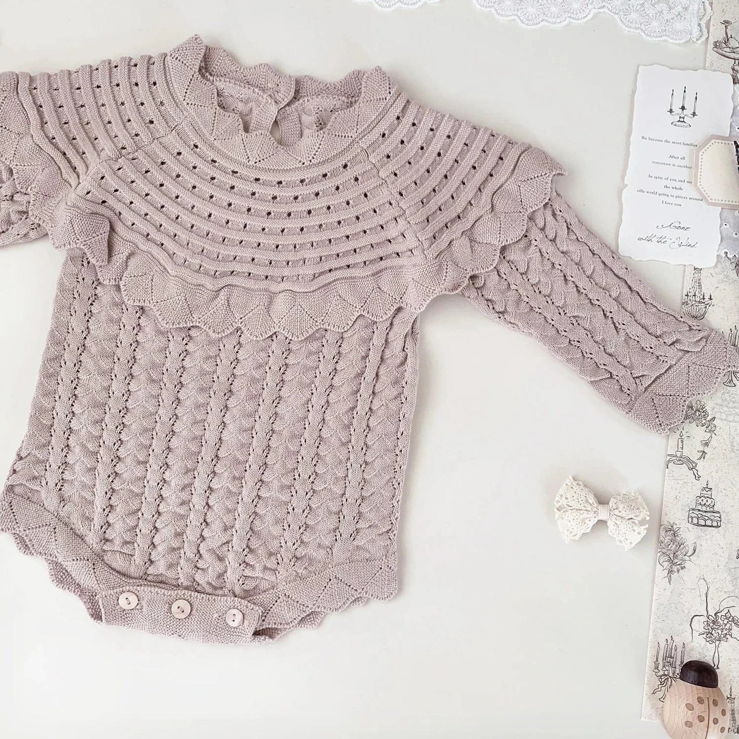 長袖ロンパース ベビーロンパース フリルショールレースニット長袖ボディスーツ